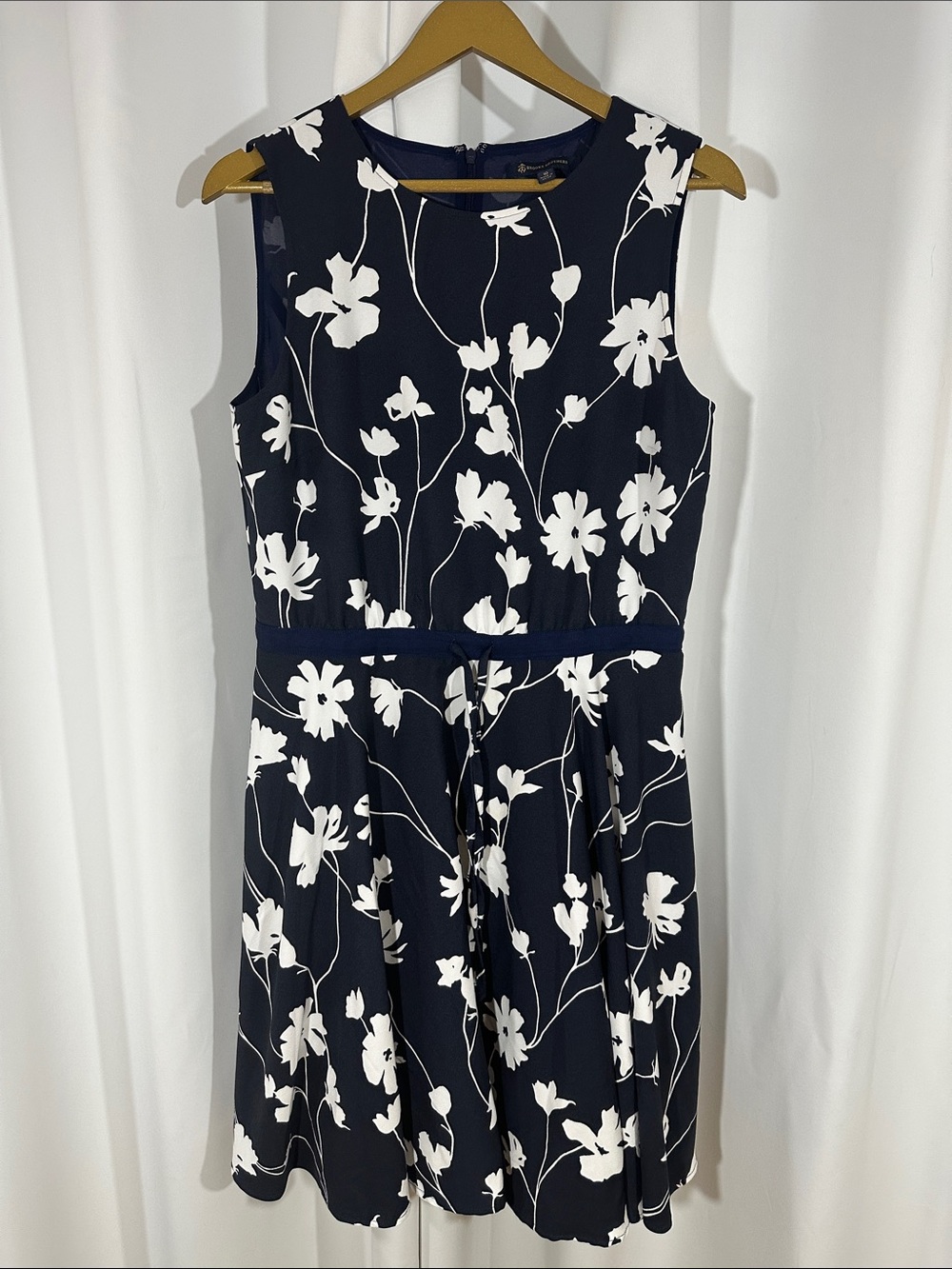 Brooks Brothers Navy Floral Dress Size 10 Sleeveless Fit & Flare Bow Waist